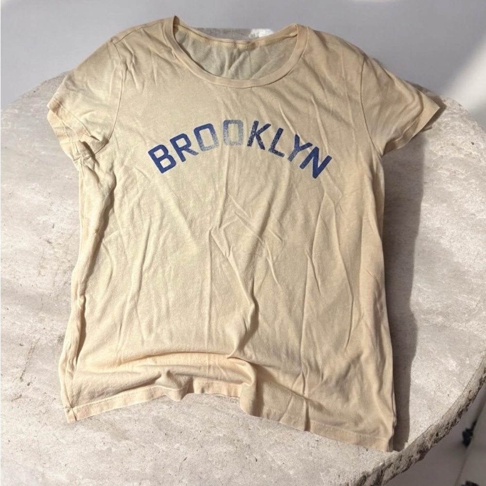 Brooklyn Graphic Short Sleeve Tee in Pale Yellow 555